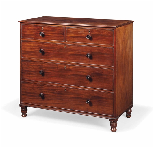 A REGENCY MAHOGANY CHEST 
BY GILLOWS, CIRCA 1820 
With two short and three long graduated drawers