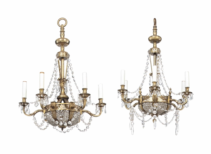 A PAIR OF FRENCH BRASS SIX-LIGHT CHANDELIERS 
OF LOUIS XVI STYLE, EARLY 20TH CENTURY 
Each with a