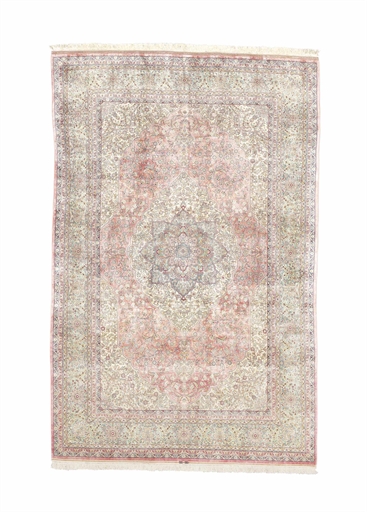 AN EXTREMELY FINE SILK HEREKE CARPET, TURKEY 
CIRCA MID 20TH CENTURY, SIGNATURE DARBEN 
approx: