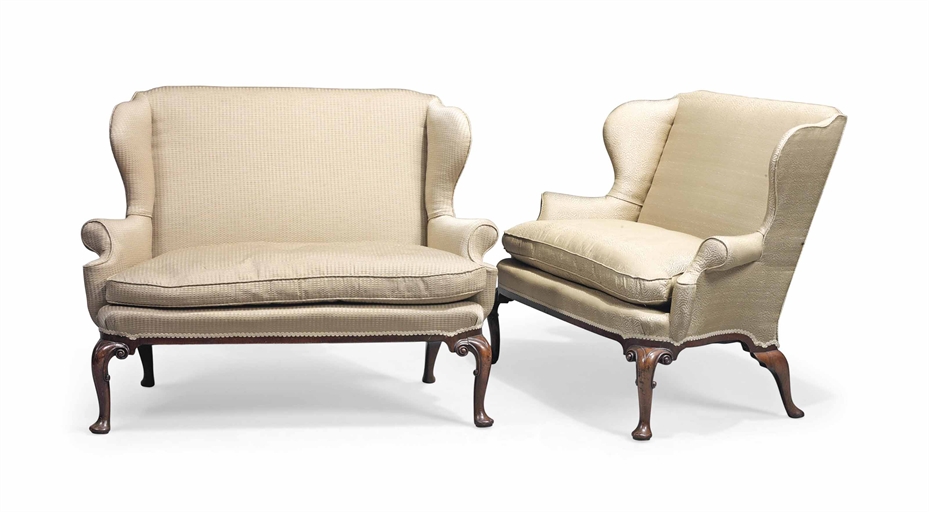 A PAIR OF WALNUT SOFAS 
OF QUEEN ANNE STYLE, EARLY 20TH CENTURY 
Upholstered in slightly different