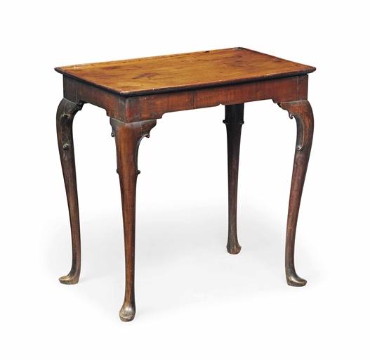 AN IRISH GEORGE II MAHOGANY SILVER TABLE 
CIRCA 1740 
WITH 'NOTCHED' FRIEZE TO THE LONG SIDES, ON