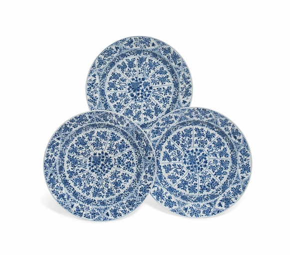 THREE CHINESE BLUE AND WHITE DISHES 
KANGXI PERIOD (1662-1722) 
Each decorated in vibrant blue tones