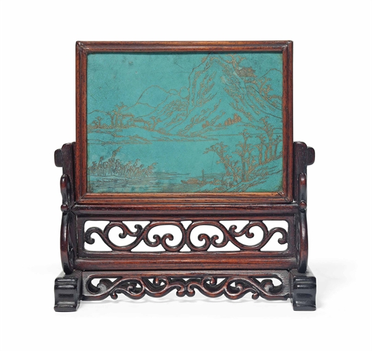 A SMALL CHINESE TABLE SCREEN 
18TH CENTURY 
Formed by a plaque with incised gilt decoration on a