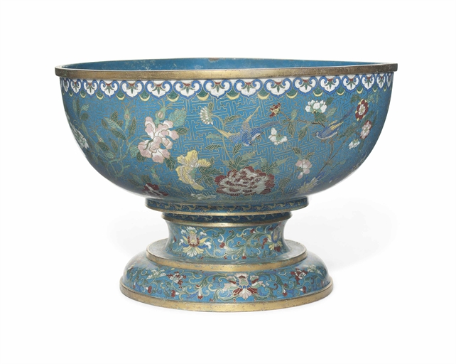 A LARGE CHINESE CLOISONNÉ ENAMEL BOWL 
PROBABLY 19TH CENTURY 
Supported on splayed foot decorated