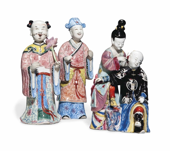 TWO CHINESE FAMILLE ROSE NODDING HEAD FIGURES AND A CHINESE FAMILLE ROSE GROUP
YONGZHENG/QIANLONG