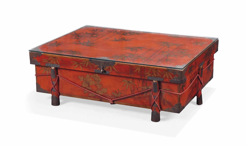 A RED LACQUER AND BRASS-MOUNTED LOW TABLE 
LATE 20TH CENTURY 
In the form of a Japanese armour box