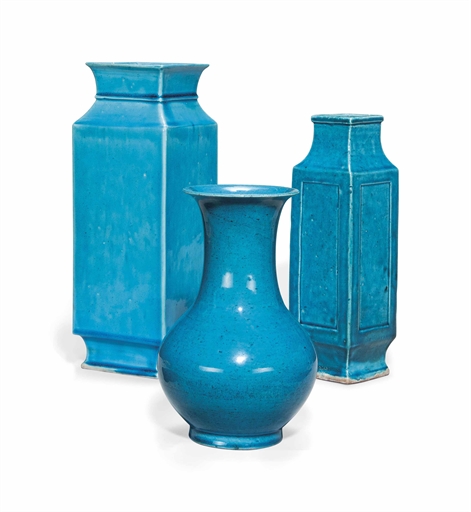 THREE CHINESE TURQUOISE-GLAZED VASES 
KANGXI PERIOD (1662-1722) 
Comprising a bottle vase and two