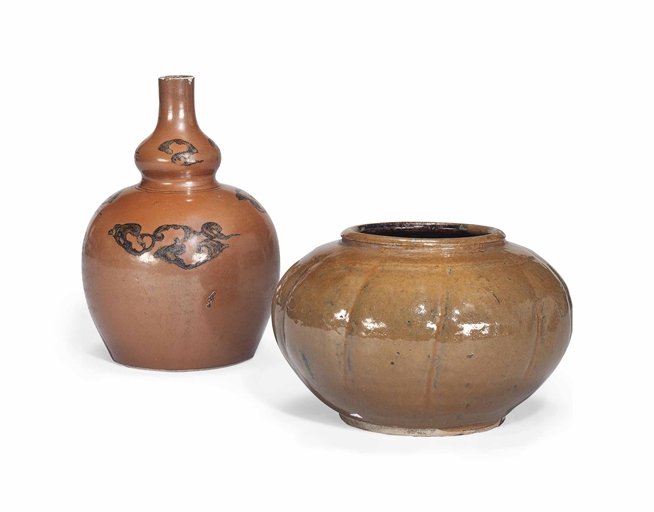 A CHINESE BROWN-GLAZED BOTTLE VASE AND A JAR 
POSSIBLY SONG DYNASTY (907-1279) 
The gourd-form