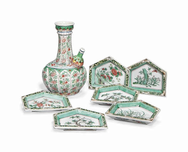 A CHINESE FAMILLE VERTE KENDI AND SIX BISCUIT SWEETMEAT DISHES 
KANGXI PERIOD (1662-1722) 
The kendi