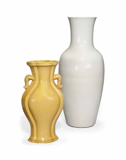 TWO CHINESE VASES 
KANGXI PERIOD (1662-1722) 
The first, of baluster form, covered in a white