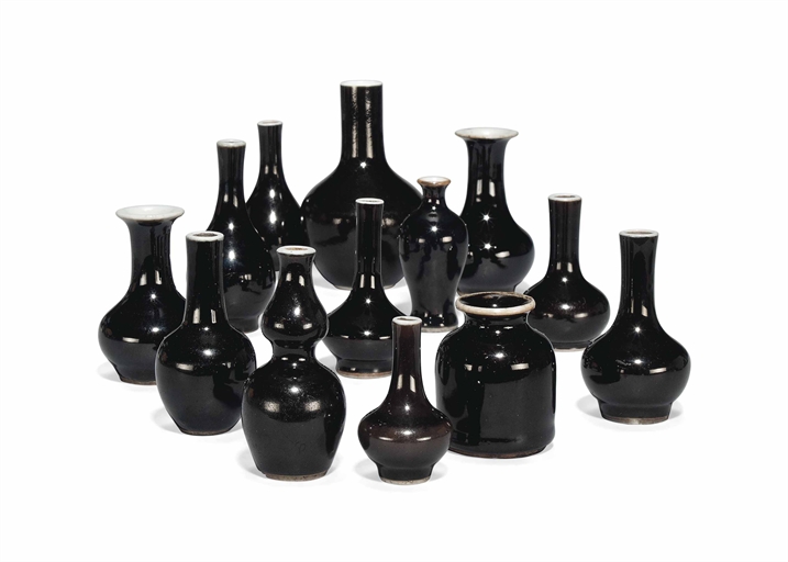 A GROUP OF CHINESE MINIATURE BLACK-GLAZED VASES 
KANGXI PERIOD (1662-1722) 
Comprising six bottle