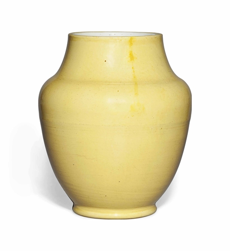 A CHINESE YELLOW-GLAZED JAR 
KANGXI PERIOD (1662-1722) 
Of globular form, with high shoulder and