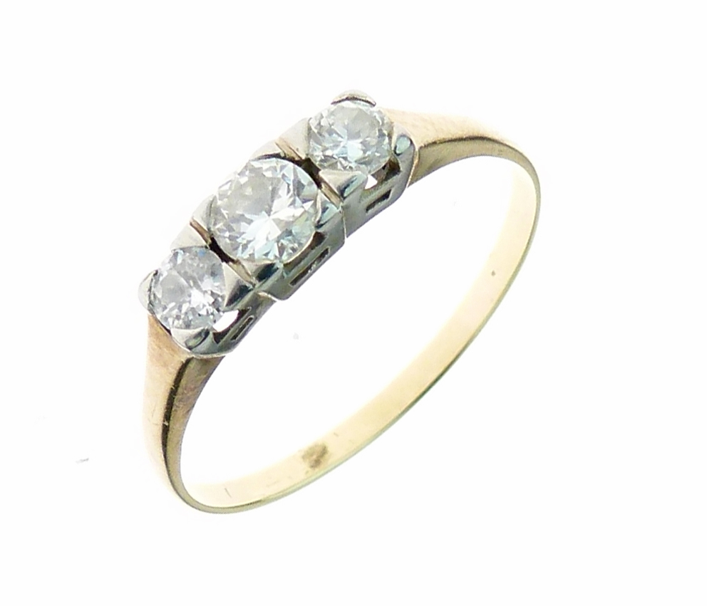 Three stone diamond ring, the graduated brilliant cuts totalling approximately 0.44 carats, size