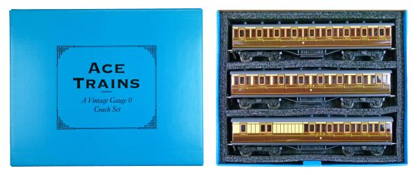Model Railway-Ace Trains-Vintage Gauge 0 Coach Set, comprising: 1st with eight compartments, 3rd