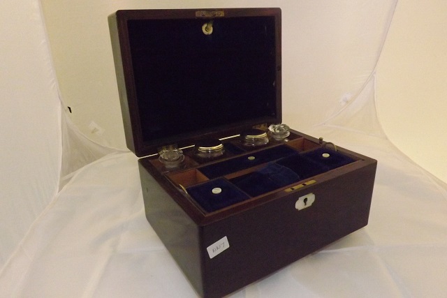 MAHOGANY LADIES VANITY BOX PURPLE FITTED INTERIOR WITH DISPENSING BOTTLES