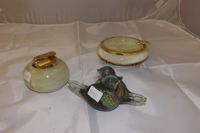 RONSON ONYX & GILT LIGHTERWITH MATCHING ASHTRAY ,MDINA GLASS PAPERWEIGHT OF BIRDS