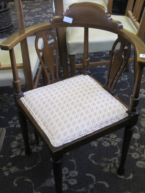 An Edwardian mahogany corner chair.