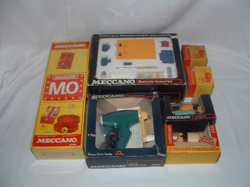 A collection of  5 x  late MECCANO Electric motors nos EMEBO x 2, 11057 (1974 issue made in W