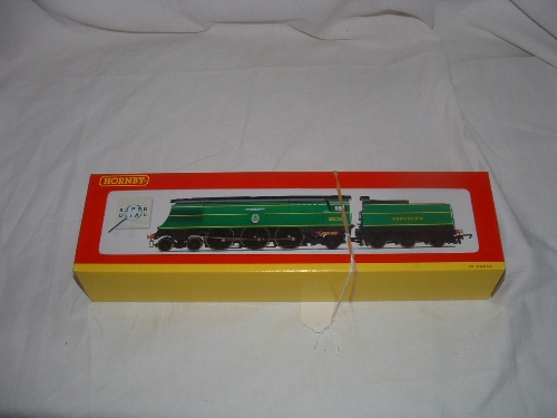 HORNBY R2283 SR Malachite Green B of B `Fighter Pilot`. Mint Boxed with Instructions.