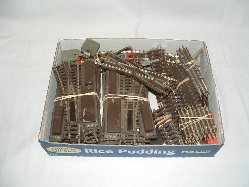 HORNBY DUBLO 2R Electric Points, Track, Buffer Stops, a Signal, Water Crane and switches - 9 x