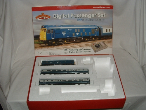 BACHMANN 30-050 Digital Passenger Train Set comprising BR Blue Class 25 Diesel no 25034 (DCC on