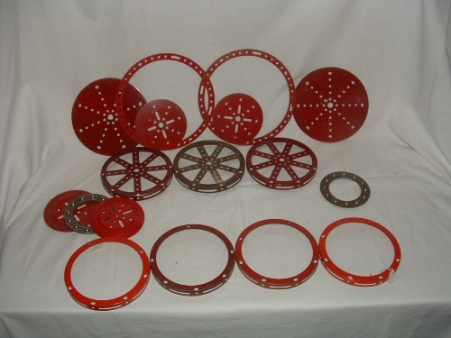 A tay containing MECCANO - 118 Hub Discs x 3, 143 Circular Girders x 4, 145 Circular Strip x 2,