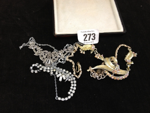 A quantity of various costume jewellery items.