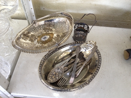 A small quantity of various silver plated items.