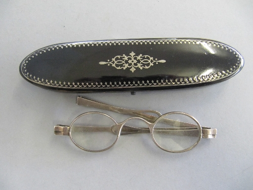 A pair of Georgian silver spectacles in a fine quality black lacquer spectacles case with silver