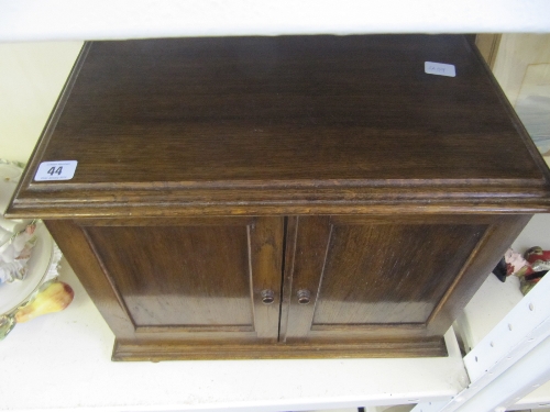 An early 20th century oak cabinet.