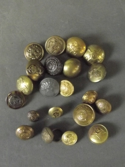 A small quantity of military buttons