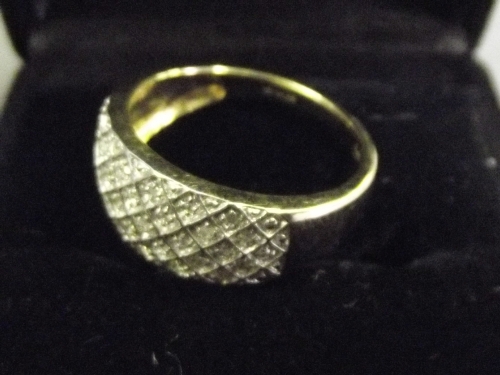 A 9ct gold band ring, with diamond set lattice decoration, size O