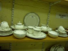 Royal Doulton York tea and dinnerware, 36 pieces, H. 5100
