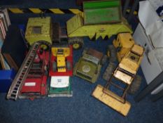 Collection of Tonka, Tri-ang and other tin plate toys