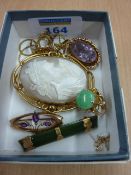 Amethyst brooch stamped 9ct, similar brooch, New Zealand nephrite jade brooch, cameo etc