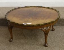 Early 20th Century circular walnut pie crust coffee table