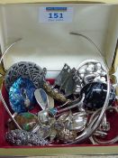 Brooches, rings and other jewellery mostly stamped 925 in one box