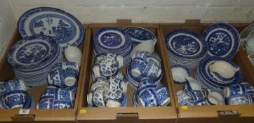 Large quantity of blue and white Willow Pattern tea and dinner ware in three boxes