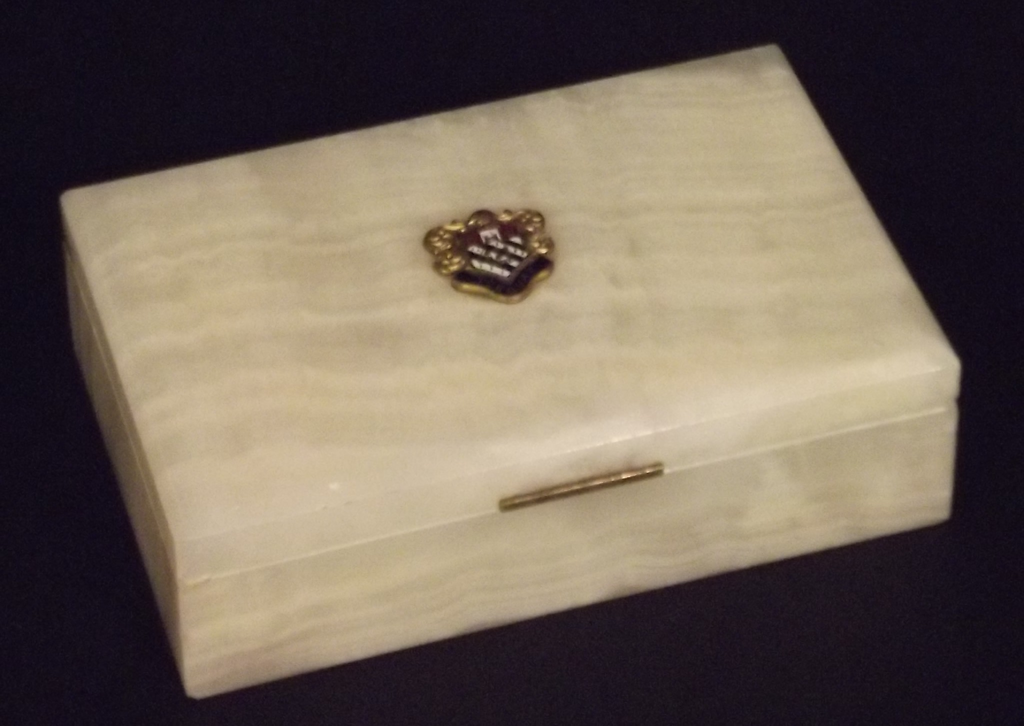 A 1960's chalcedony cigarette box, applied the Torquay coat-of-arms, the hinged interior with a