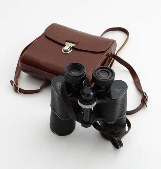 Binoculars : A pair of 8x40 binoculars by Steinheil, Munich, in a brown leather case.