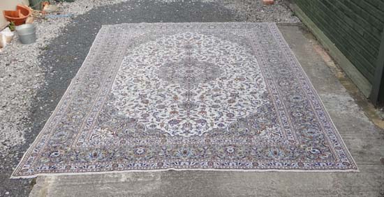 Rug / Carpet : a Persian Fine Kashan carpet with 8 banded border and scrolling foliate central