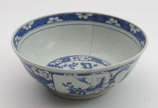 An 18th / 19thC blue and white Chinese bowl. 13 1/4" diameter, 5 1/4" high.