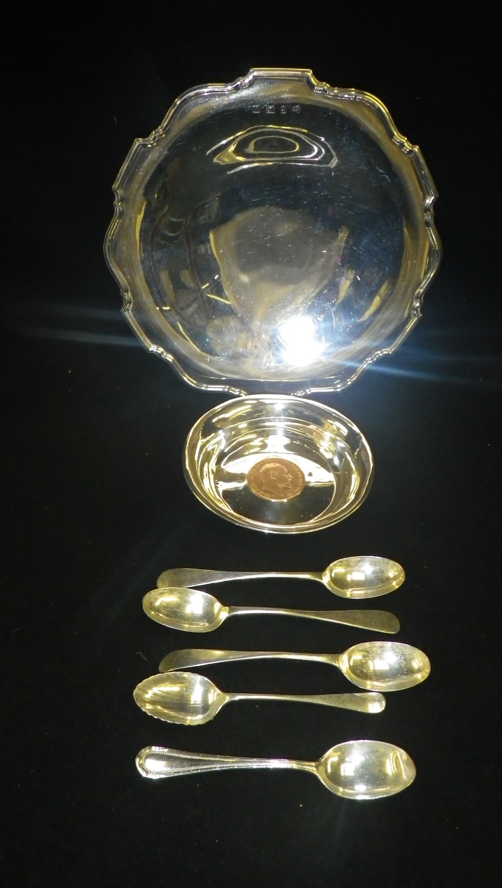 A circular footed dish with scalloped edge, a silver coin tray and a mixed quantity of cutlery