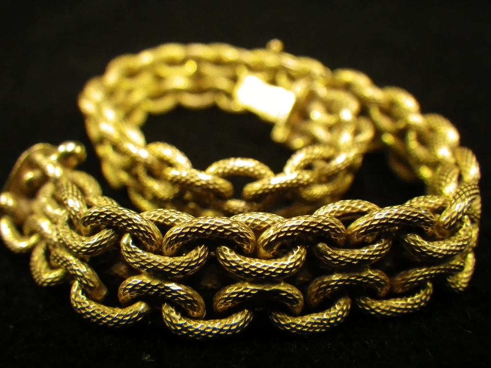 A 9ct yellow gold fancy link bracelet