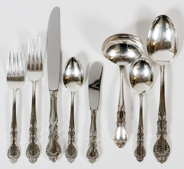 ROGERS "OLD CHARLESTON" PATTERN STERLING SILVER DINNER SERVICE, SIXTY-TWO PIECES: Including twelve