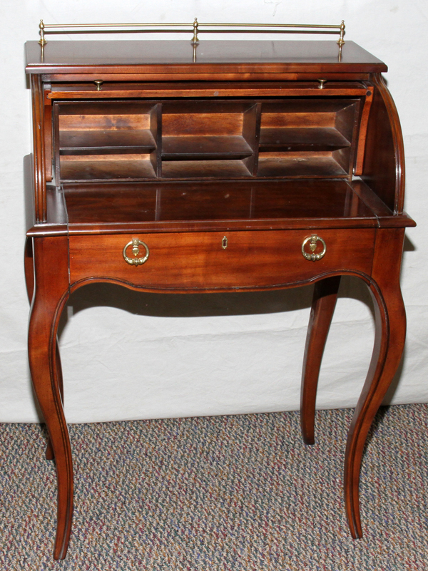 MAHOGANY LADY`S ROLL TOP WRITING DESK, H 38", L 28", D 17": Brass gallery around the top. Brass ring