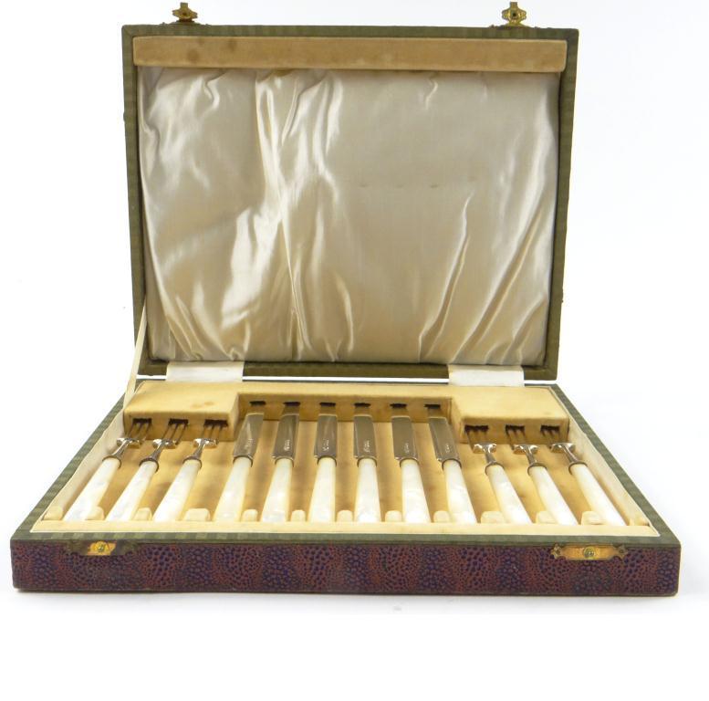 Cased set of six silver cake knives and forks with mother of pearl handles, Sheffield 1931-32 :
