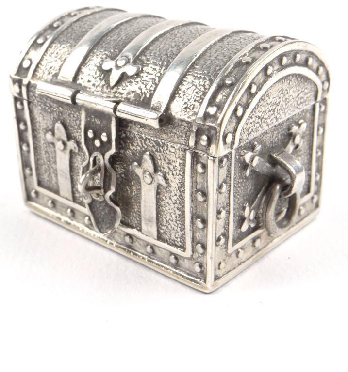 Miniature white metal treasure chest thimble case, 3cm in length : For Condition Reports Please