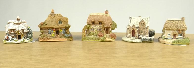 Five assorted hand painted Lilliput Lane cottages : For Condition Reports Please visit www.