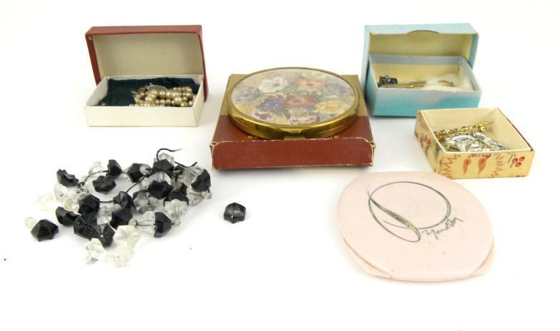 Small selection of costume jewellery including brooches, compacts, etc : For Condition Reports